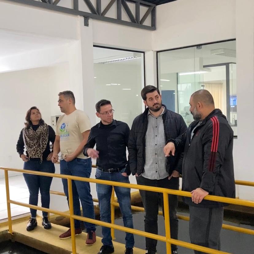 Prefeito interino André Vechi visita o Samae