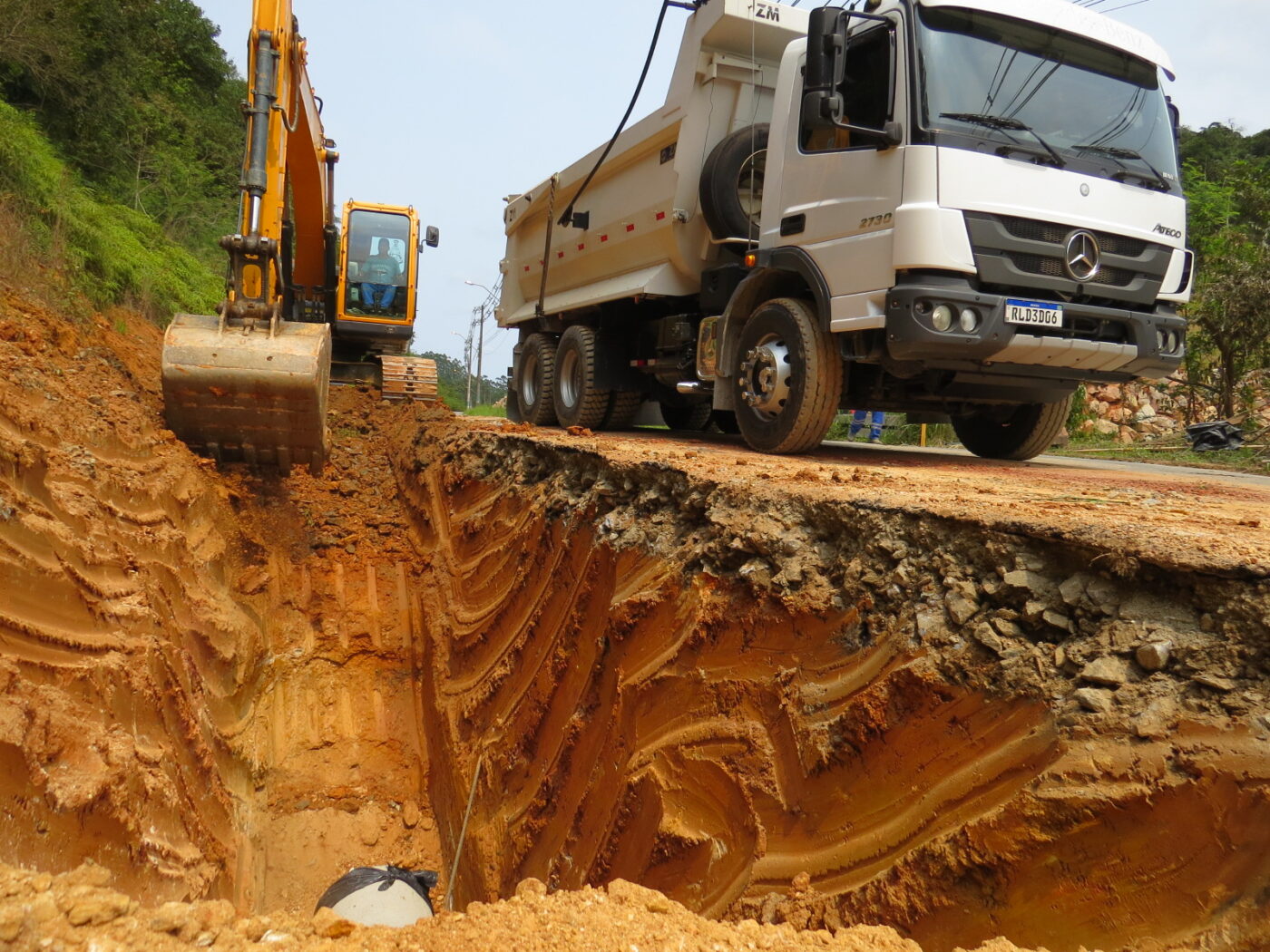 Obra de drenagem é iniciada no Bateas