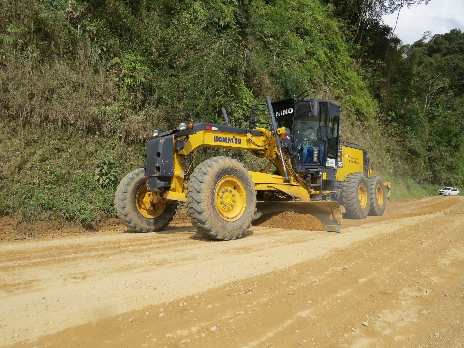 Força tarefa para recuperação de vias é iniciada após chuvas