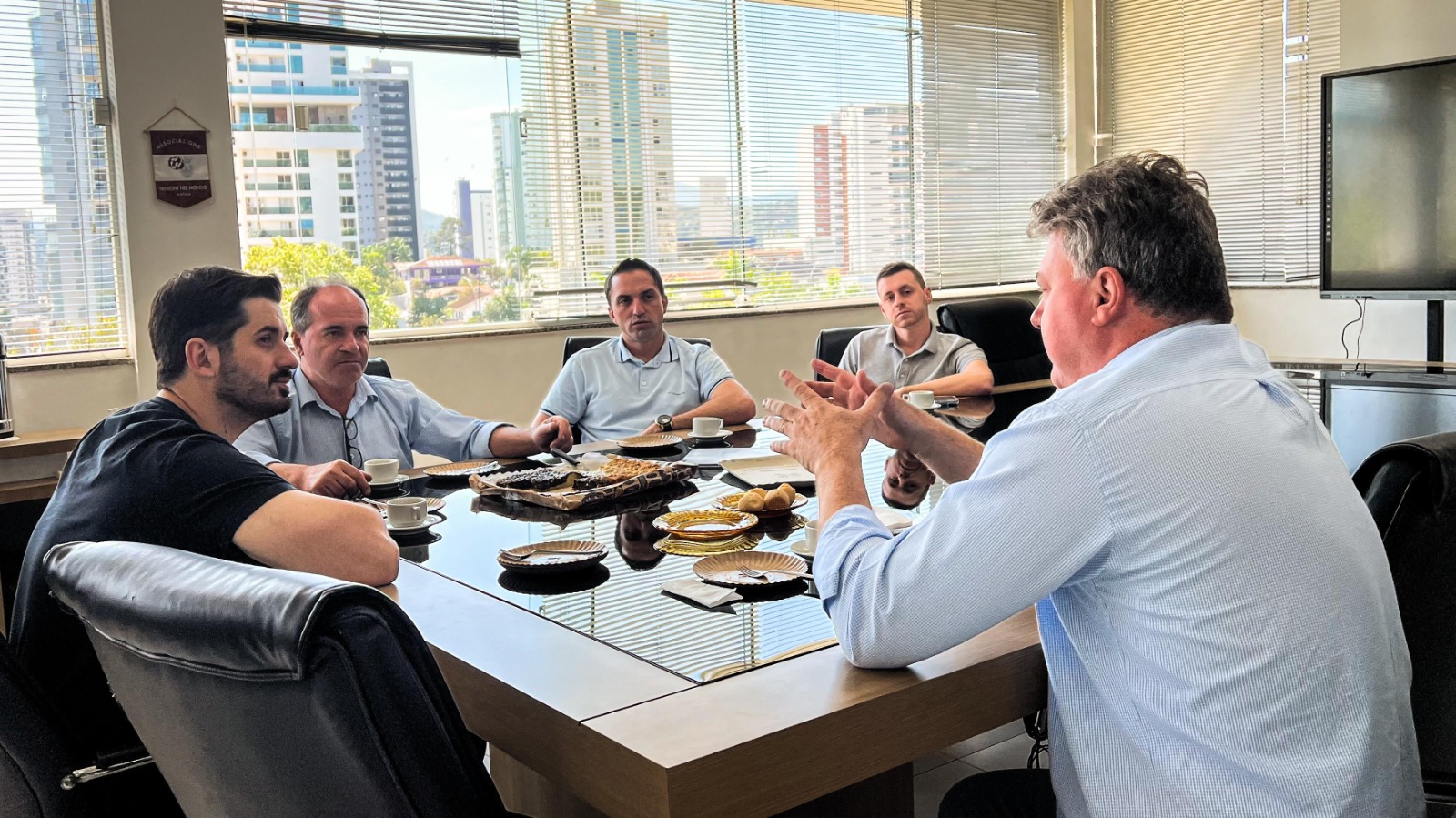 Em mais um encontro, prefeitos de Brusque, Guabiruba e Botuverá se reúnem no Gabinete