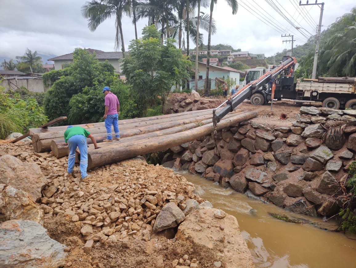 Pontes e pontilhões recebem trabalhos de melhorias por todo município