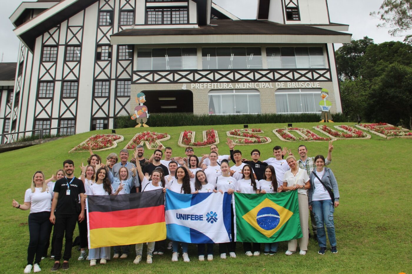 Estudantes alemães visitam Prefeitura de Brusque