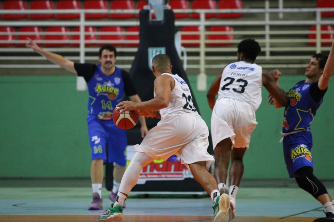 Brusque Basquete/KTO enfrenta Jaraguá na semifinal do Campeonato Catarinense Final Four