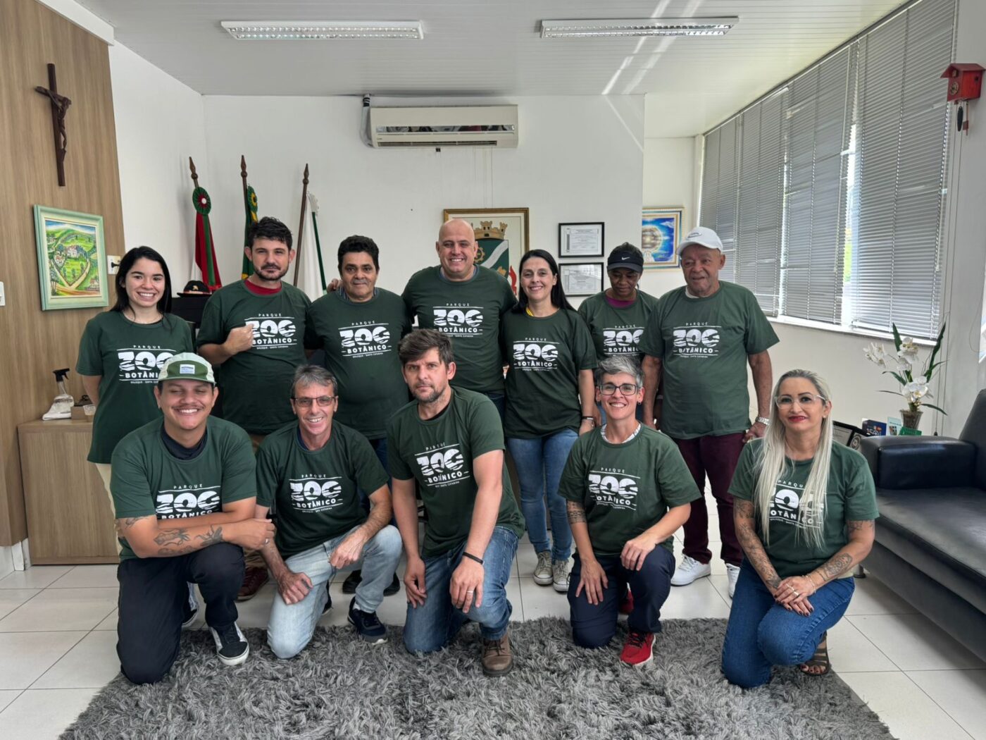 Servidores do Zoobotânico de Brusque recebem novos uniformes