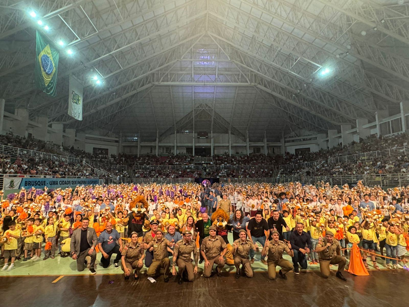 Formatura do Programa Educacional de Resistência às Drogas e à Violência (PROERD) emociona na Arena Brusque