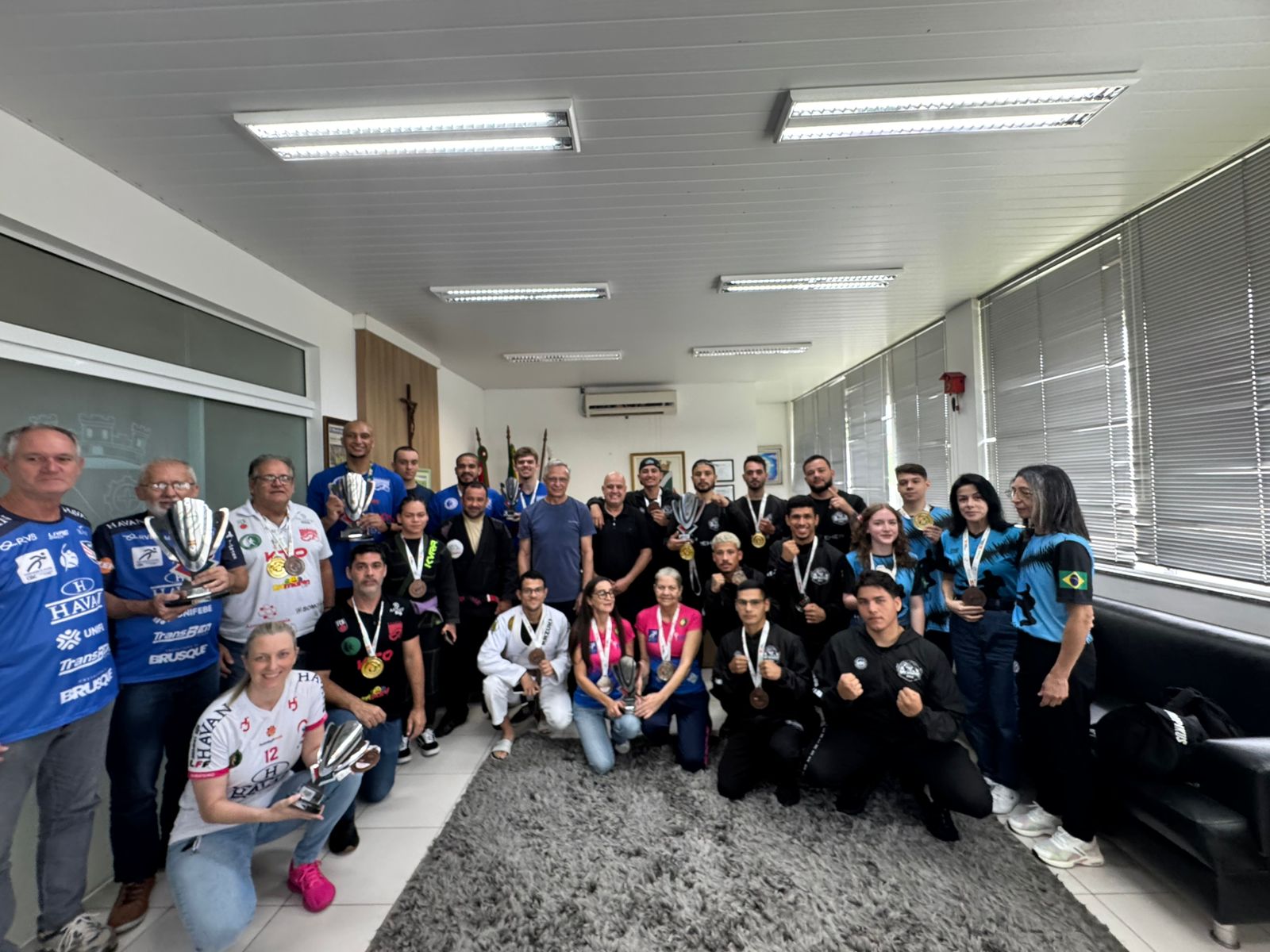 Medalhistas do Jogos Abertos de Santa Catarina (JASC) são recebidos no Gabinete do Prefeito