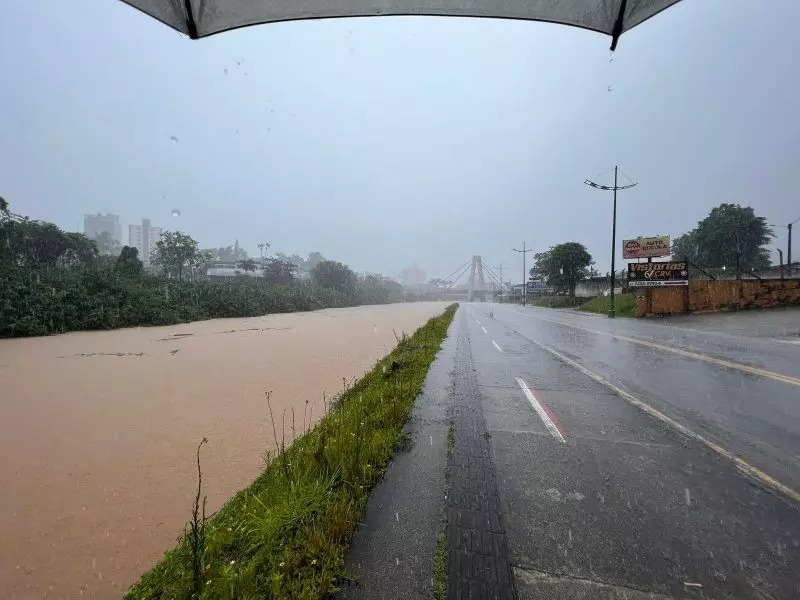 Alerta Defesa Civil: chuva volumosa é esperada em Brusque neste final de semana (6, 7  e 8)