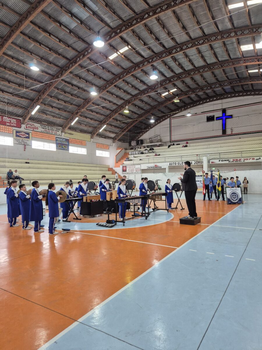 Fanfarra da Escola Cívico-Militar Paquetá conquista troféu geral em campeonato ocorrido no município de Taió