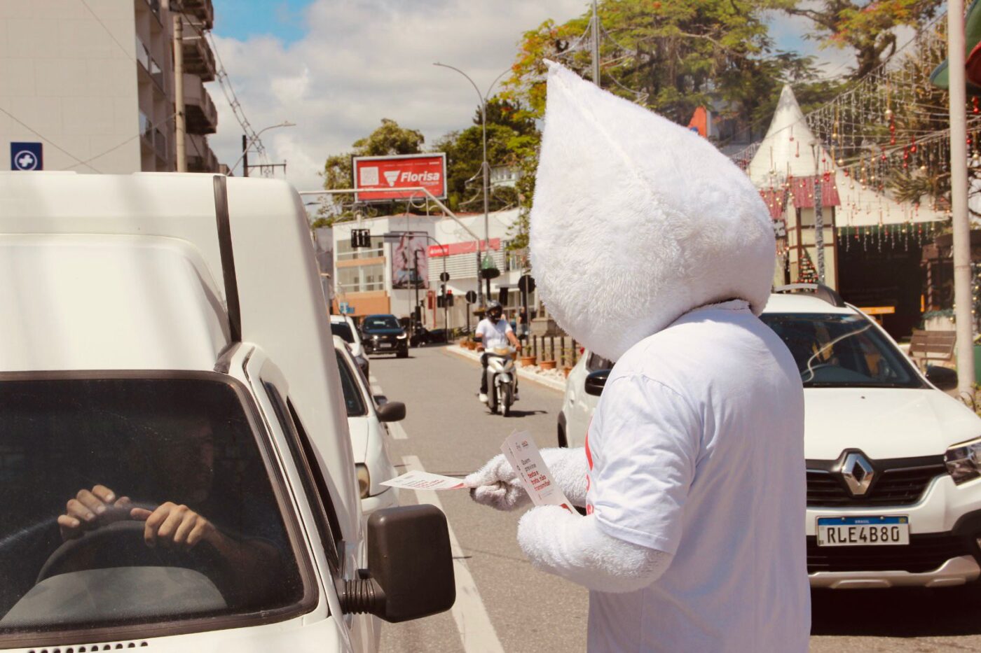 Dezembro Vermelho: ação de prevenção ao HIV movimenta o centro de Brusque