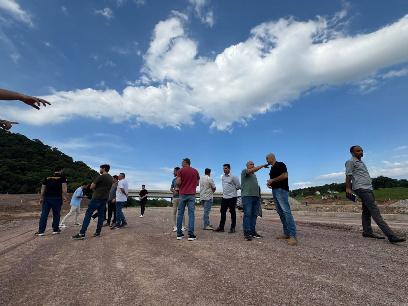 Prefeito e vice apresentam obras da Ponte do Rio Branco para os vereadores