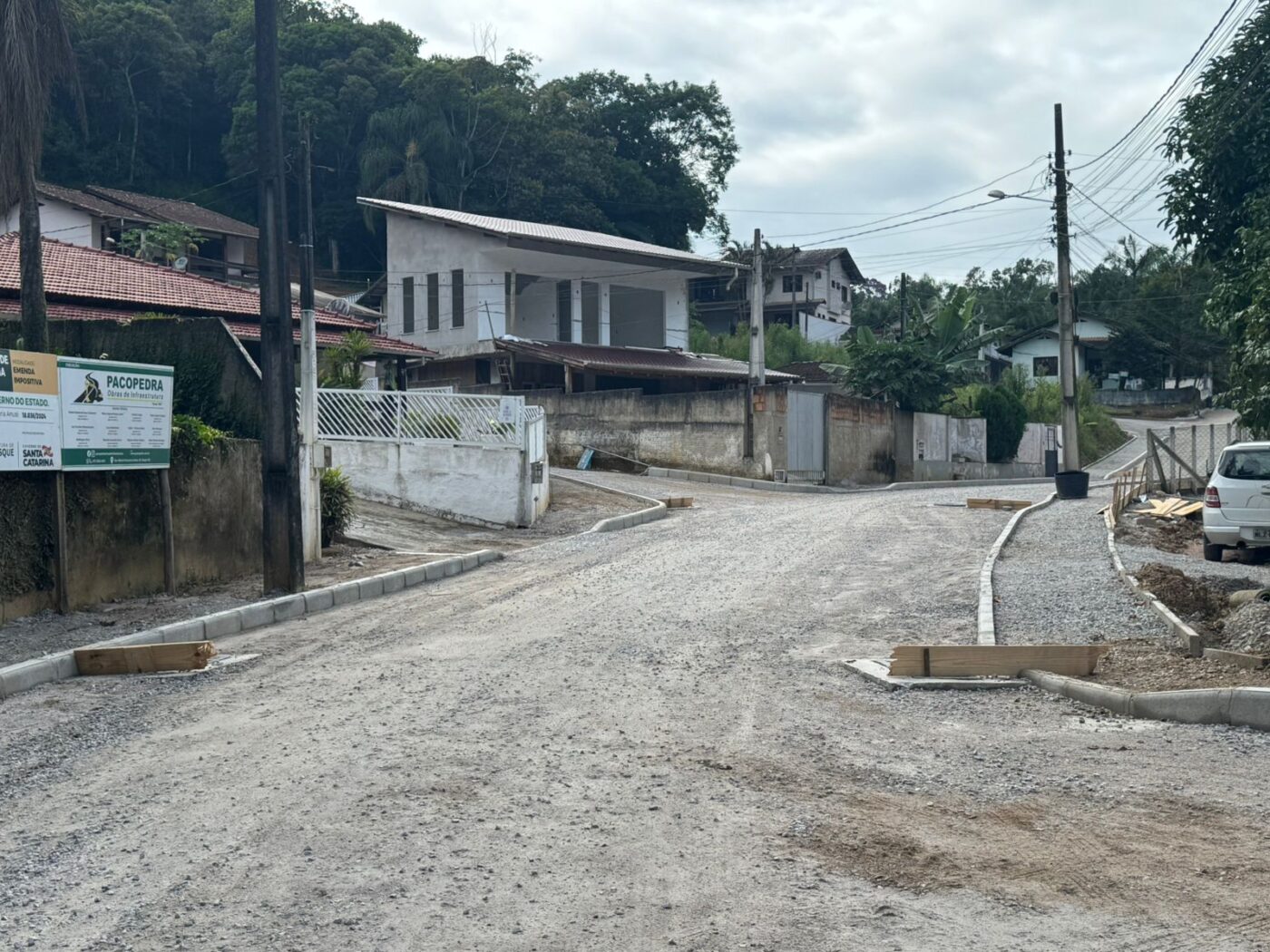 Duas ruas do bairro São Pedro recebem obras de melhorias na infraestrutura