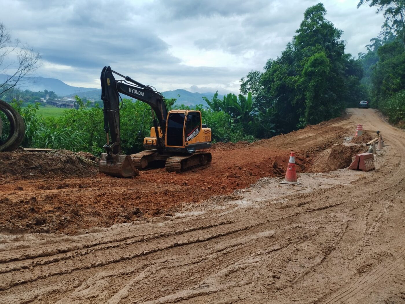 Obras emergenciais recuperam trecho da rua Ernesto Bianchini