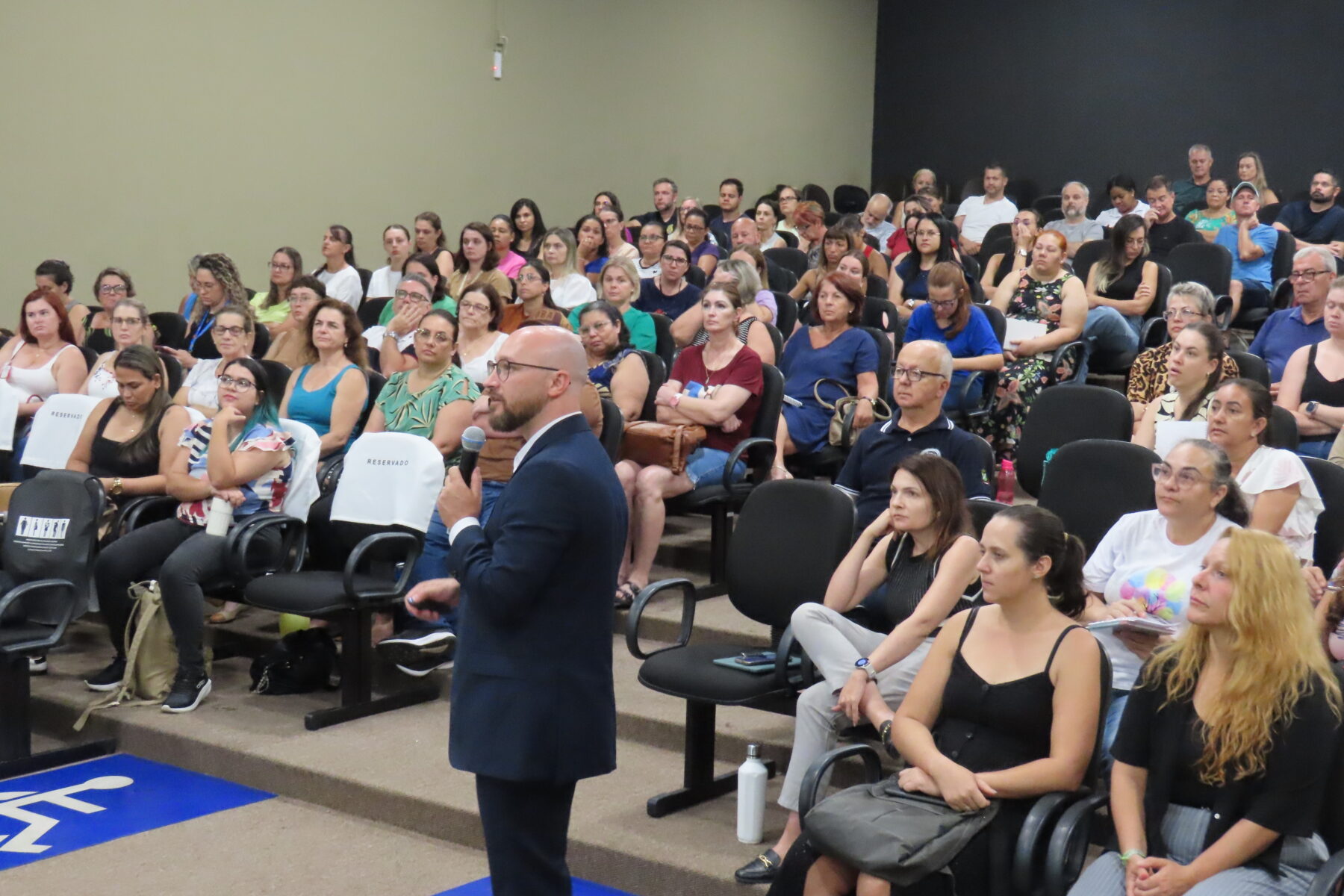 Brusque promove palestra sobre proteção social para crianças e adolescentes vítimas ou testemunhas de violência